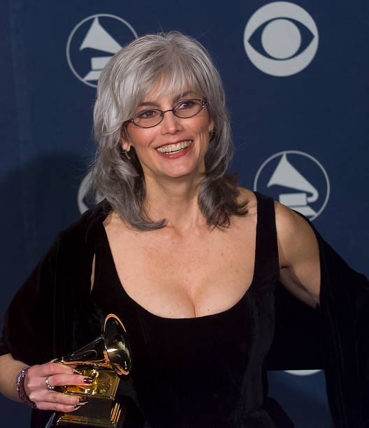 Emmylou Harris with prize